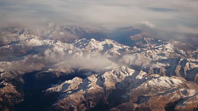 阿尔卑斯山勃朗峰的鸟瞰图视频素材