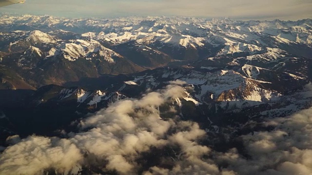 阿尔卑斯山勃朗峰的鸟瞰图视频素材