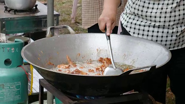 炸鸡肉视频素材