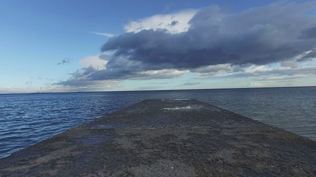 海景上的云背景视频素材