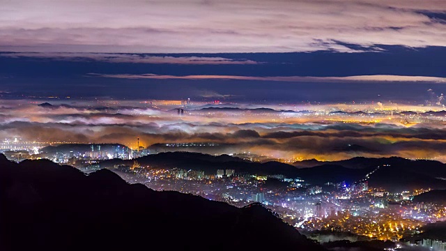 布干山峰的夜景视频素材