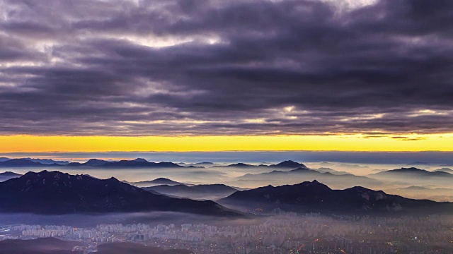 布干山峰的夜景视频素材