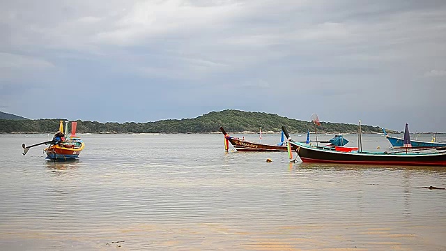 热带海滩上的船视频素材