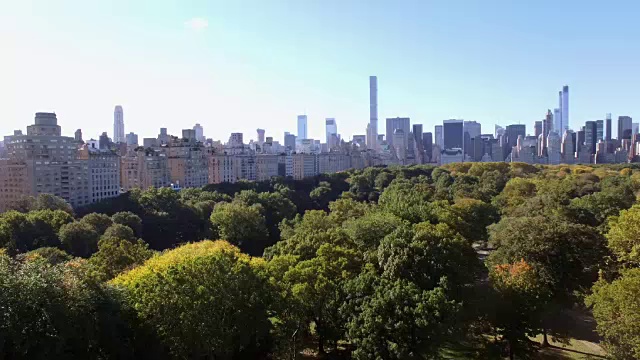 都市天际线的建立镜头。城市地标的背景视频素材