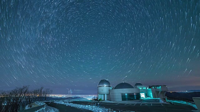 在冬天从卓景哲天文台看到的星场和星迹视频素材