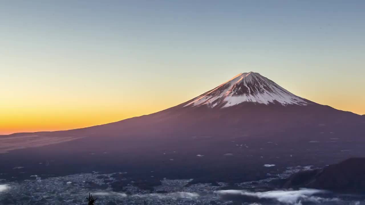 4K延时:富士山日出川口湖鸟瞰图视频素材