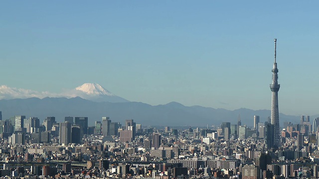 东京天空树与城市和富士山/东京，日本视频素材