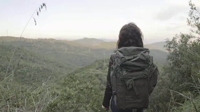 年轻成年女性旅行和拍照视频素材