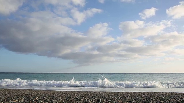 海滩边的海浪视频素材