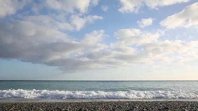 海滩边的海浪视频素材