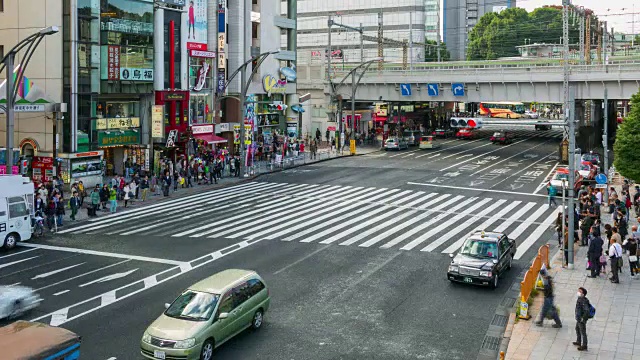 日本上野车站附近交通十字路口的时间流逝视频素材