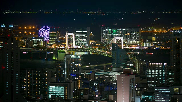 日本东京的彩虹桥和摩天轮城市景观视频素材