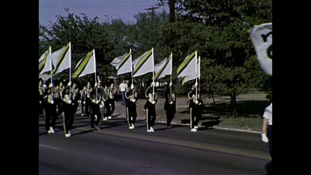 1980家庭电影-高中游行/游行乐队视频素材