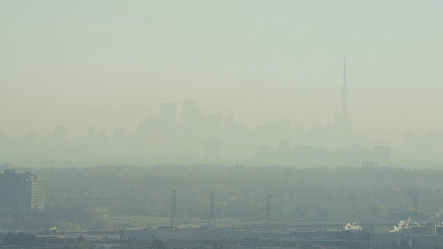 多伦多天际线攀爬拍摄在清晨的阴霾视频下载