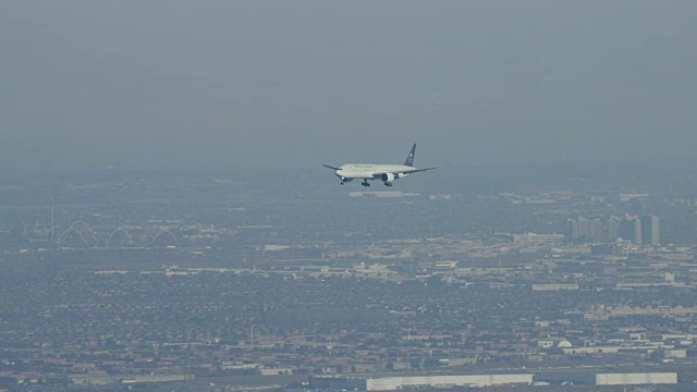 从空中降落视频下载