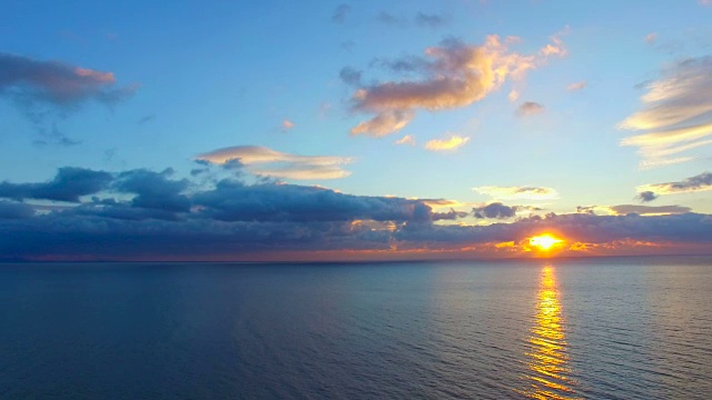 黎明海面平静，航拍录像视频素材