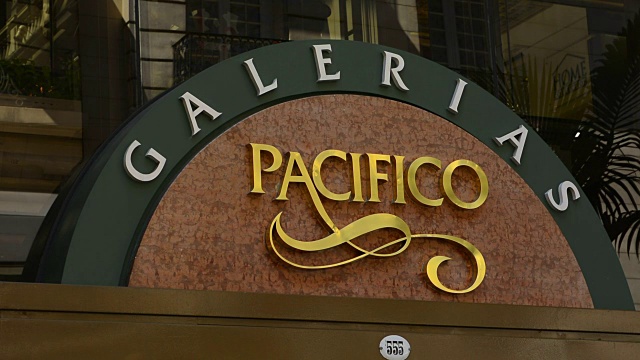 阿根廷布宜诺斯艾利斯市标志着Galerias Pacifico著名的购物和餐饮中心视频素材