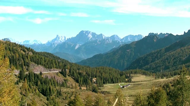 法萨山谷，山脉的全景。视频素材