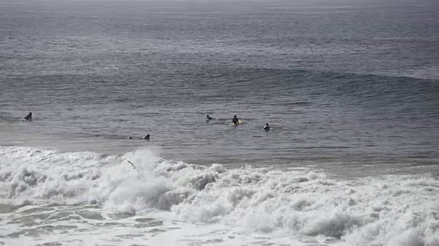 亨廷顿海滩的冲浪者视频素材