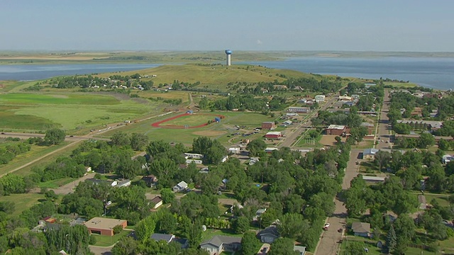 CU AERIAL LA TU TD在水面上显示Fort Yates / North Dakota，美国视频素材