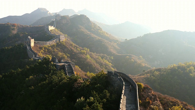 WS HA View of great Wall built along east to west line across historical northern borders，金山岭/北京，河北省，中国视频素材