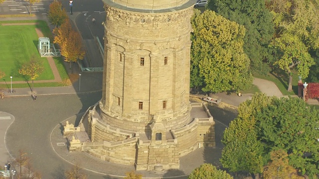 Wasserturm / Mannheim，巴登符腾堡，德国的MS AERIAL TD拍摄视频素材