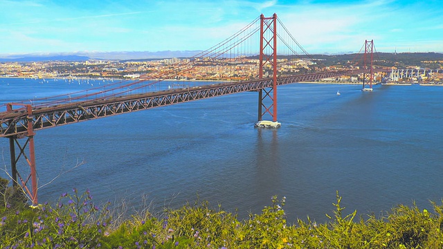 Abril Bridge -里斯本，葡萄牙视频素材