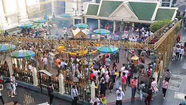 在银行里的Erawan shrine在Ratchaprasong视频素材