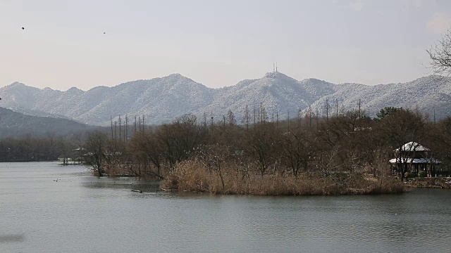 中国浙江省杭州市西湖边毛家埠村的风景视频素材