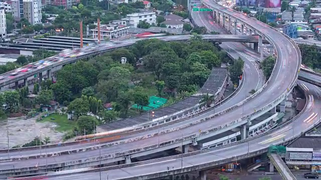 曼谷高速立交桥与现代城市视频素材