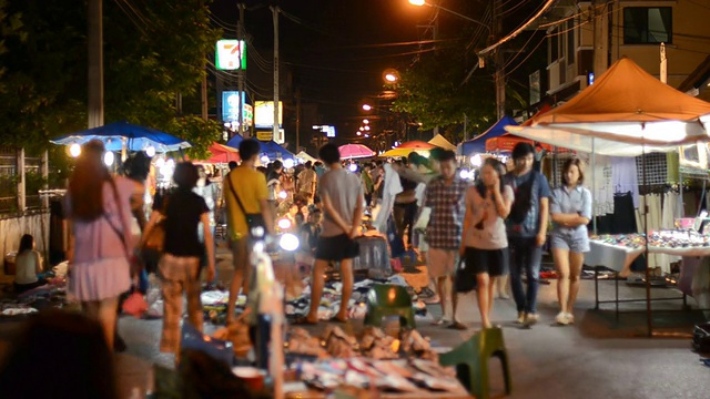 泰国的夜间步行街视频素材