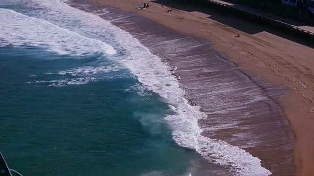 沙滩,海浪。天线。视频下载