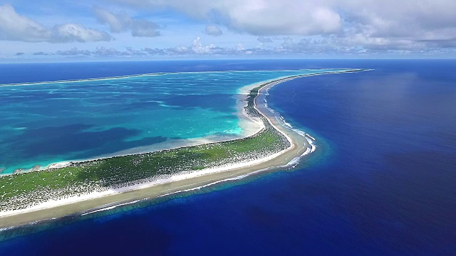 从高处俯瞰坎顿泻湖视频素材