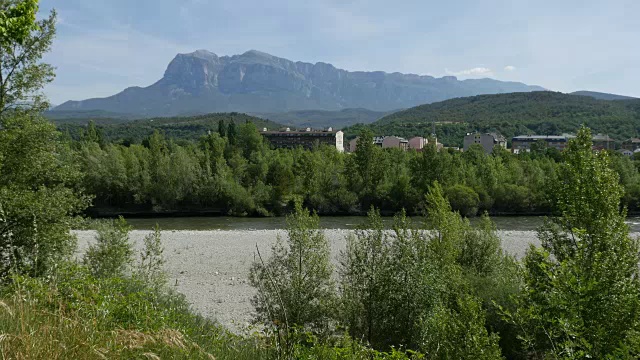 西班牙比利牛斯河和山视频素材