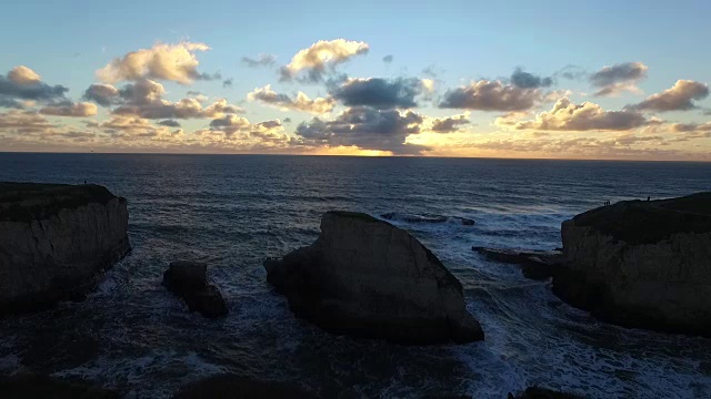 空中悬停:鲨鱼牙的日落视频素材