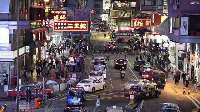 高清实时视频，香港城市夜景，穿梭交通视频素材