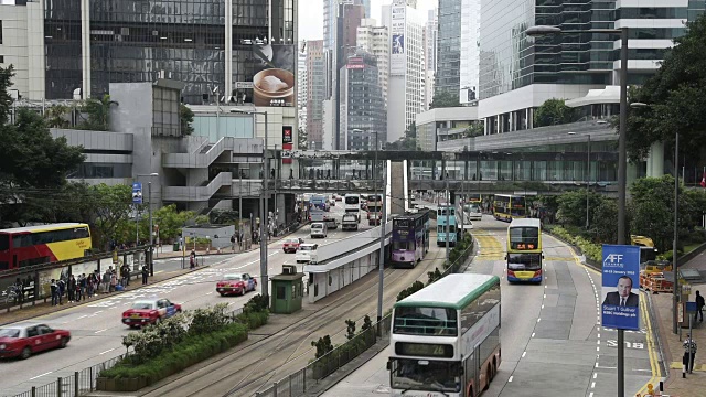 高清实时视频，香港城市景观，繁忙的交通穿梭交通视频素材