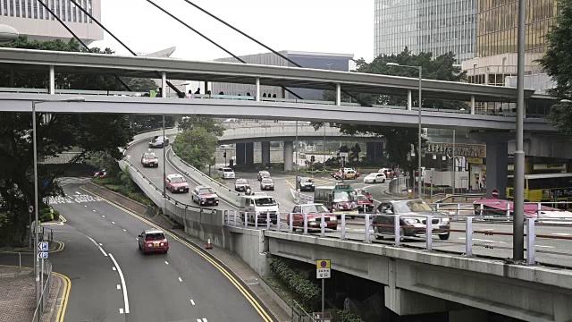 高清实时视频，香港城市景观，繁忙的交通穿梭交通视频素材