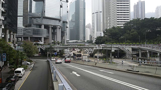 高清实时视频，香港城市景观，繁忙的交通穿梭交通视频素材