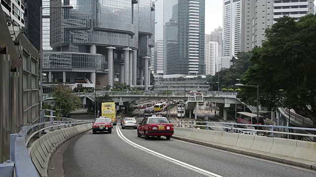 高清实时视频，香港城市景观，繁忙的交通穿梭交通视频素材