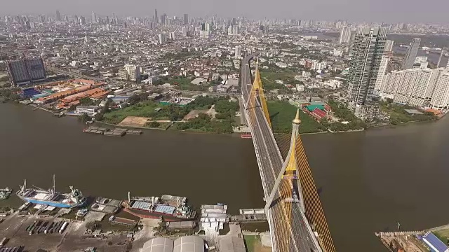 鸟瞰图的城市桥在曼谷，泰国视频素材