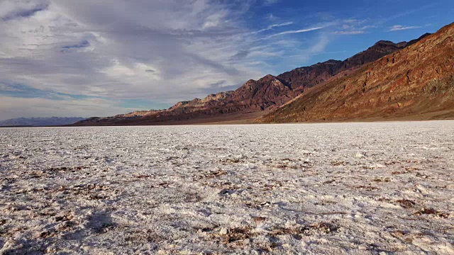 死亡谷坏水盆地的盐沼视频素材