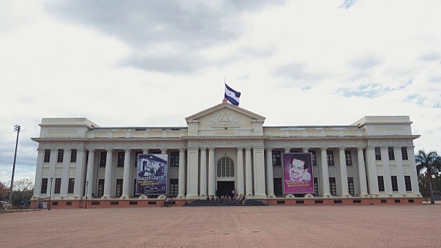 马那瓜的Palacio Nacional de Culture(国家文化宫)。尼加拉瓜首都。编辑4K内容视频。与桑地诺总统丹尼尔·奥尔特加一起拍摄寨卡病毒和政府选举。视频素材