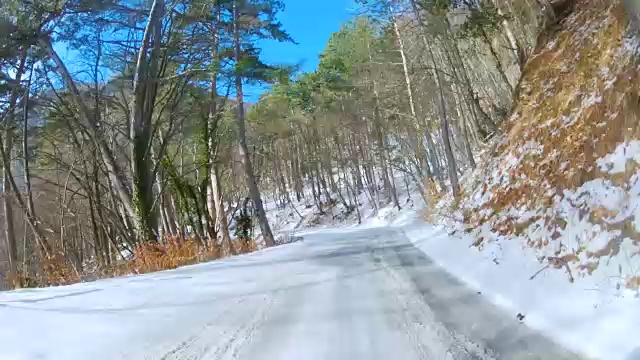 冬天蜿蜒的路，去亲视频素材