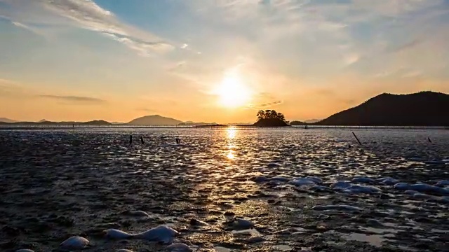 新天门湾湾(自然地标、生态公园)湾湾滩泥滩的日落景致视频素材