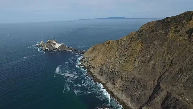 空中媒介近距离飞行:圣佩德罗岩石视频素材