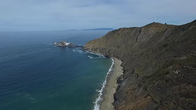 空中介质反转:圣佩德罗岩石视频素材