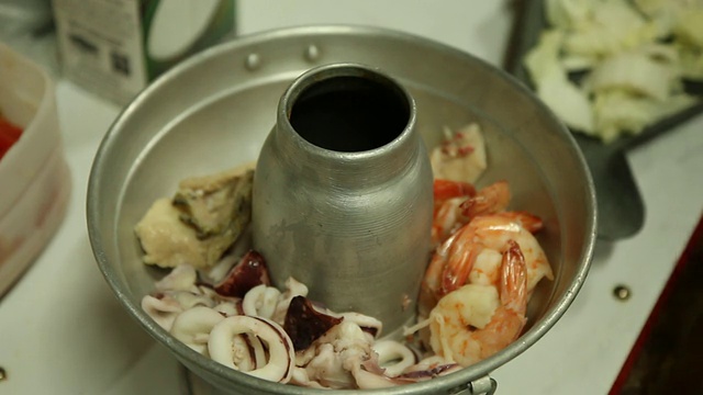 冬荫功，泰国菜。视频素材