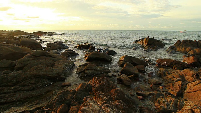 风景海滩和海上日落与波浪视频素材