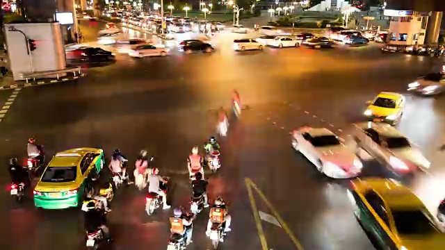 4K:夜间交通十字路口:时间间隔视频素材